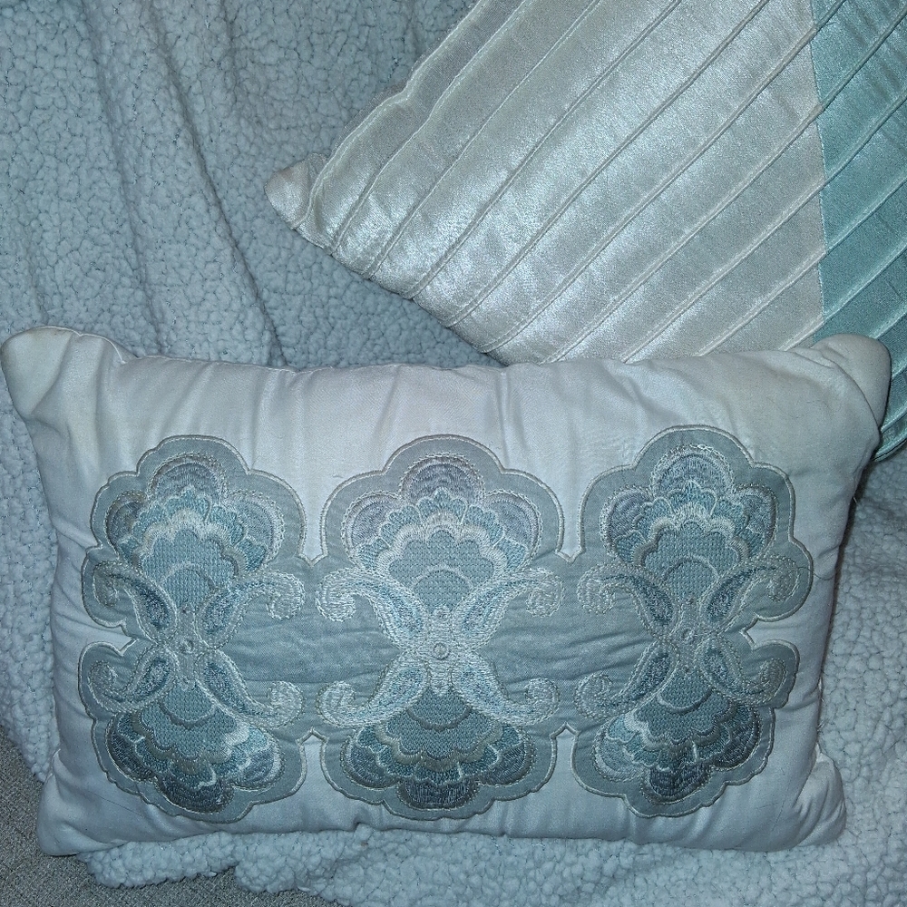 Throw Pillow Set